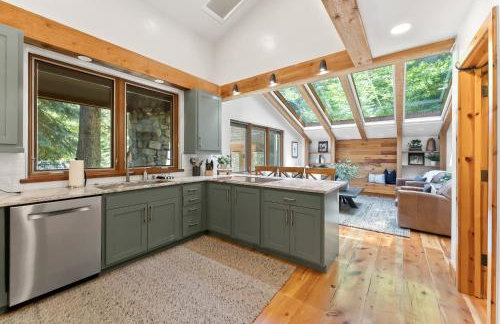 Carpe Montem - Modern, Views, Large Deck, Hot Tub, Private - Foto 6