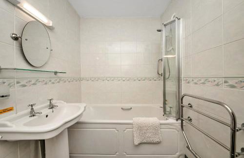 Finest Retreats - Hambleton Hall Apt - Photo 9