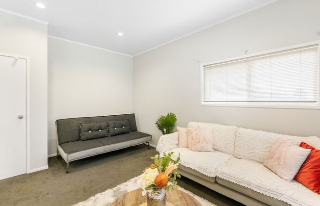 A Home away from Home - Netflix -Parking - Foto 25