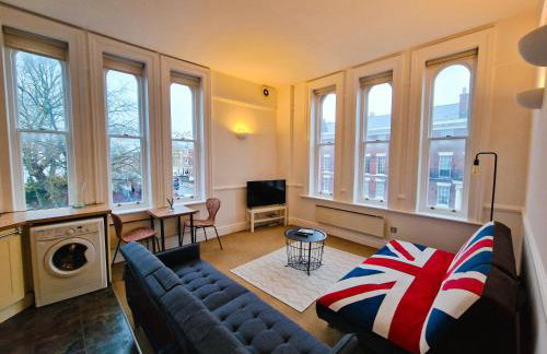 Modern Victorian Charm in a Great Location - Foto 1