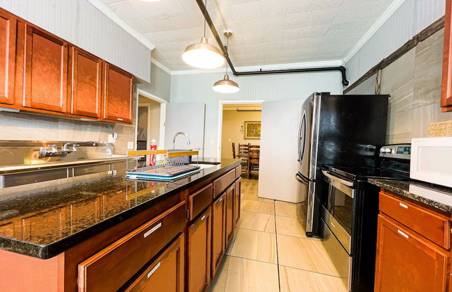 THE 1023 With Private Yard & Parking, Near Falls & Casino by Niagara Hospitality - Photo 21