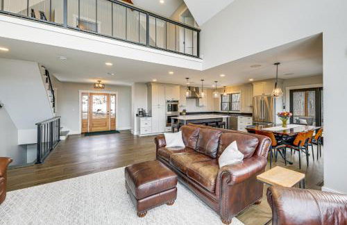 Mountain-View Home in Stoneham with Hot Yoga Studio! - Foto 6