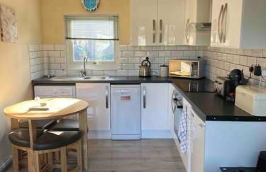 Stunning 3 Bed Riverside Cabin in Snowdonia - Photo 14