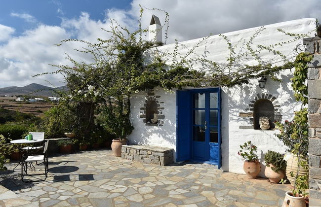 Sophia Villa Paros - Beachfront Villa at Lolantonis - Photo 39