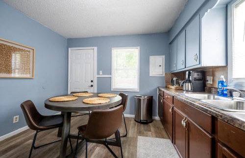 Affordable, Quaint Retreat! 5 Mins to Downtown - Photo 37