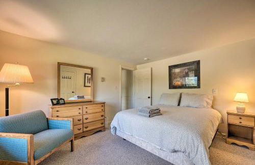 House with Balcony about 5 Mi to Cranmore Resort! - Photo 19