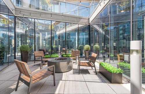 Linea Luxury Living with Indoor Pool and Rooftop Views in The Loop - Photo 11