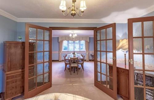 Tudor Style Seafront Home Sea Views Shoebury - Pass the Keys - Foto 8