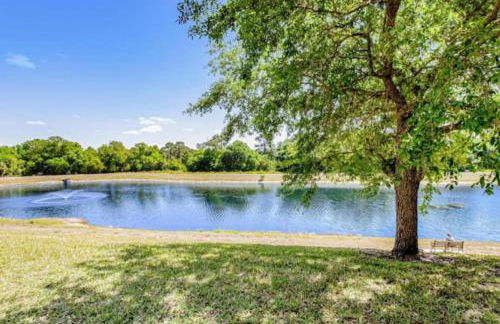 Oakwater Resort Home w/ Arcade & Pool Table - 15 Min to Disney - Foto 2