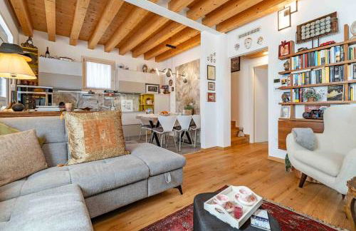 Stylish house near Venice With Parking - Photo 1