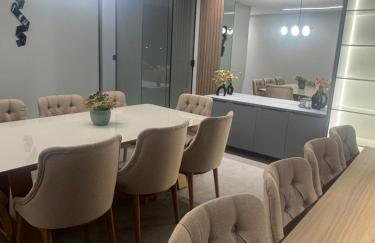 Casa completa acomoda até 10 hóspedes, 5 quartos, 4 camas casal e 2 solteiro - Foto 4