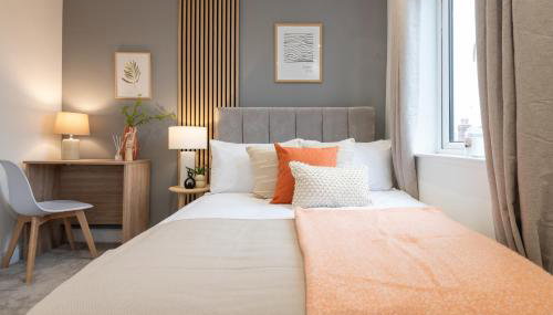 Spacious Modern 2BR - Parking - Workspace Area, Ideal for Contractors & Long Stays - NordStay - Foto 3