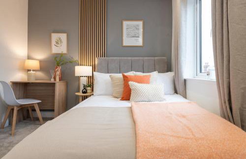 Spacious Modern 2BR - Parking - Workspace Area, Ideal for Contractors & Long Stays - NordStay - Foto 3