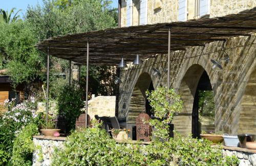 villa provençale en pierre avec vue sur la mer, piscine et jacuzzi - Foto 9