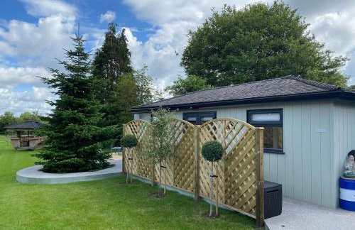 THE LODGE Touch of the Alps in West Sussex - Foto 3