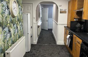 Levy Nook House 1 bed apartment 5 minute walk to Stockton town centre & Free Parking - Foto 3