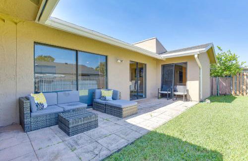 Near Beaches Pet-Friendly Sunrise Escape with Patio - Foto 1