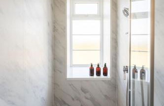 Cliff Top - Panoramic Sea Views with Spa & Hot Tub - Photo 26