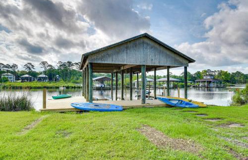 Waterfront Wolf Bay Home with Private Boathouse! - Foto 26