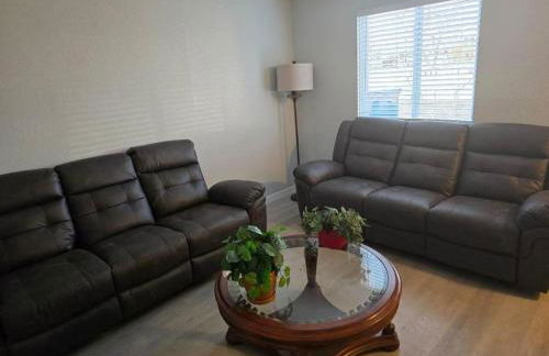 All New! Convenient Location! Sleeps 6 - Foto 32