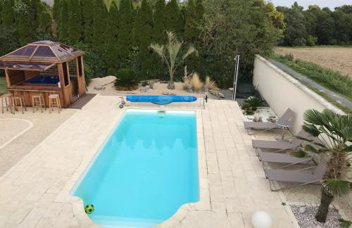 Piscine et jacuzzi à 2km de la plage de St Georges de didonne - Foto 2