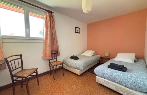 Maison de campagne lumineuse spacieuse dans impasse au calme a proximité d'un chateau deux vérandas grand jardin cabane pour vélos, pres Port en Bessin et Bayeux, proche plages du débarquement - Foto 22