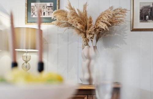 2-Bedroom Stylish & Gorgeous, Cosy Westgate Cottage Retreat, Central Winchester, Free On-Street Parking Permit, with Garden, Close to Cathedral - Sleeps 6, Pets are Welcome - by Blue Puffin Stays - Foto 25