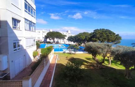 Stylish Seaview Apartment - Photo 39