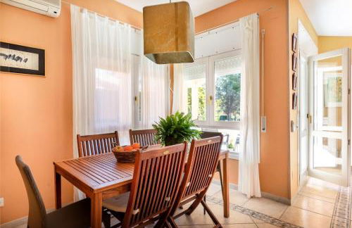 Villa Familiar c/Piscina + Wifi y Parking Gratis by Sunset Rentals (Bonmont) - Foto 14