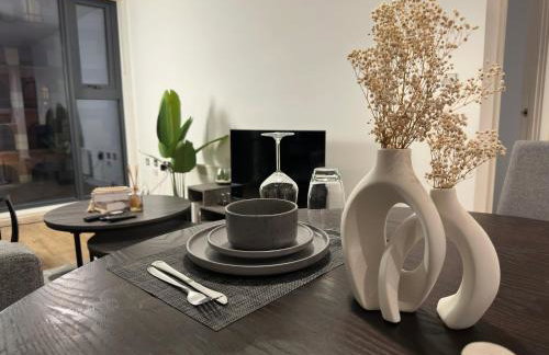 Cozy City Centre Apartment with Free Gym and Free Coffee - Photo 38