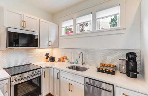 12 South Neighborhood Home with Modern Flair! - Foto 11