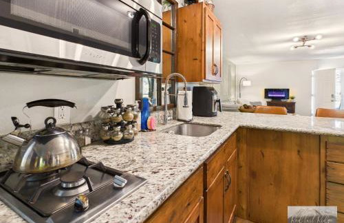 Beautiful Country Apartment, AC, Pickleball, Billiards, Playground, Gardens - Foto 8