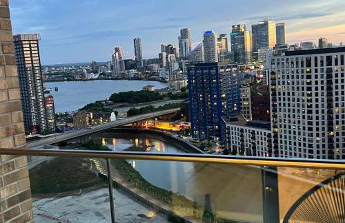 Penthouse with O2 Arena View, Free Parking & Portable AC - Foto 15