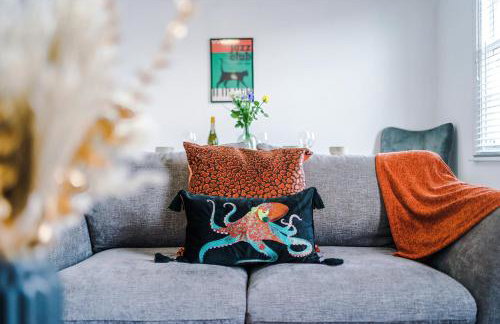 Modern 3 Bedroom House Perfect for Short and Long Stays - Foto 77