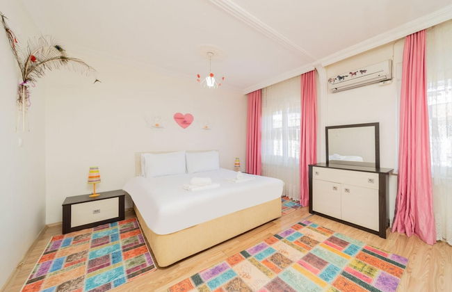 Capacious Flat With Terrace in Central Muratpasa - Photo 13