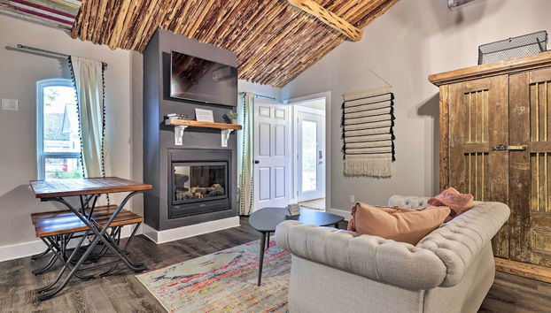 Fredericksburg 'regan Cottage' w/ Hot Tub - Photo 4, Interior