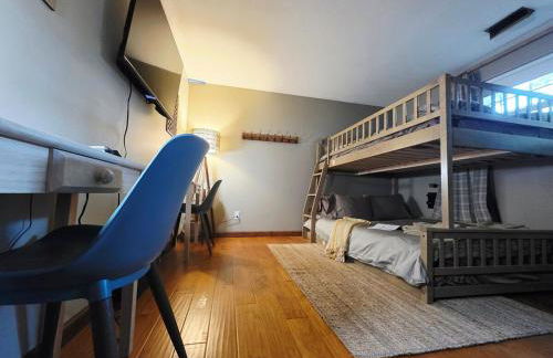 Blue Boho Music and Meme House Four Bedroom Home with Arcade near Westport Plaza - Foto 22