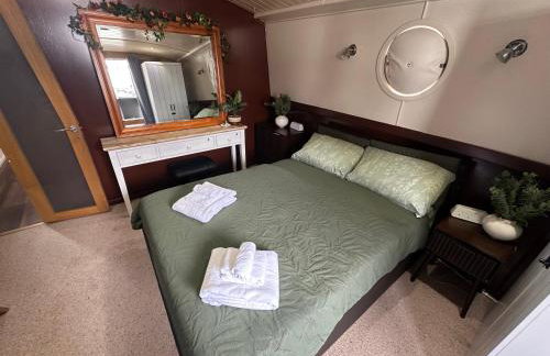 Selene Unique Luxury Houseboat Experience - Foto 10