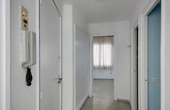 Apartment in Roses With Beachfront View - Photo 16