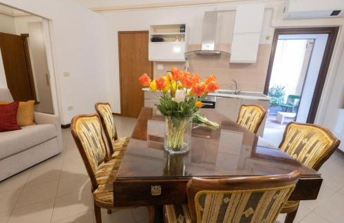 Ca' Spadoni, centro storico, piano terra, ingresso indipendente, teatro, parcheggio, - Foto 27