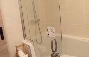 Cosy appartement RDC-terrasse et parking privé - Foto 38