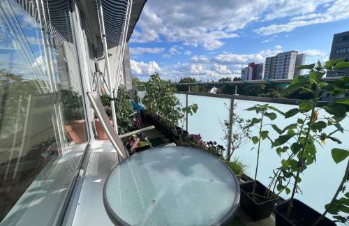 Zentrale, helle Wohnung mit Balkon! Ideal für Messe, Business und Städtereise - Foto 5