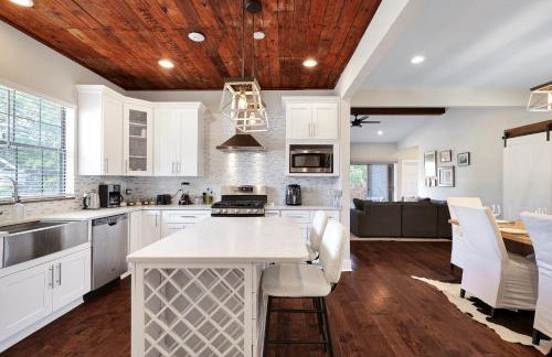 Getaway Near River Walk DT Yard BBQ Pet Games - Foto 12