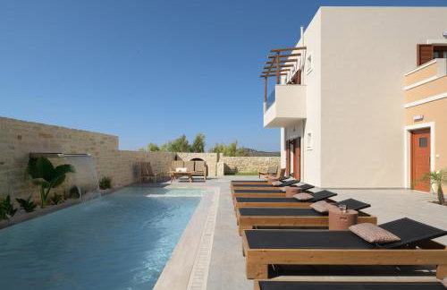 Jasmine Villa, with Heated Pool & Curated Design, By ThinkVilla - Foto 15