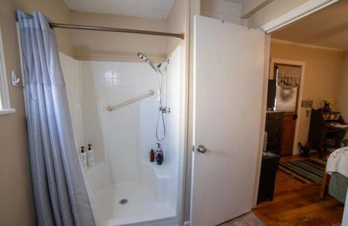 Sleeps 2 Private Entrance, Spa Tub, Near Casino - Foto 14