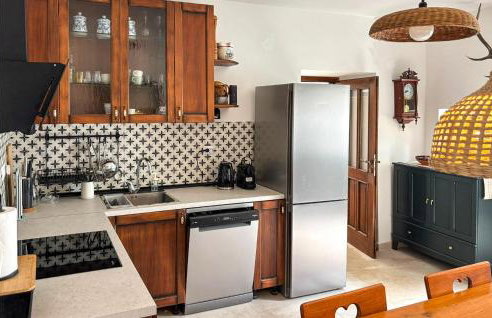 2 Bedroom Awesome Home In Buzet - Photo 5