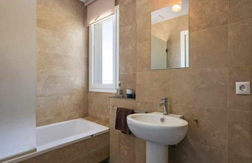 LUJOSA VILLA PISCINA 25 METROS SUIT 60m2 SPA SAUNA - Foto 32