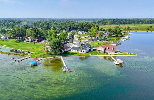 Chapman Lake Retreat with Pier, Fire Pit and Games - Foto 42