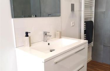 Elegant Apartment in the Heart of Chantilly Just Steps from the Château - Foto 7