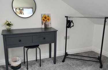 Modern River View Mytholmroyd Apartment - Photo 11